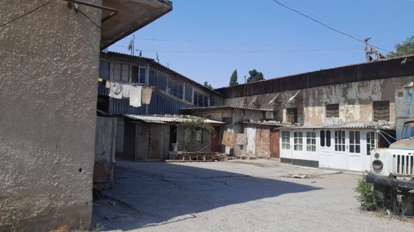 Sakinlər cana yığıldı: Sumqayıtda binanı su basıb, elektrik şitləri partlayır
