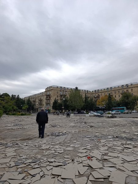 Sumqayıtda səkilərdə yenidənqurma işləri aparılır
