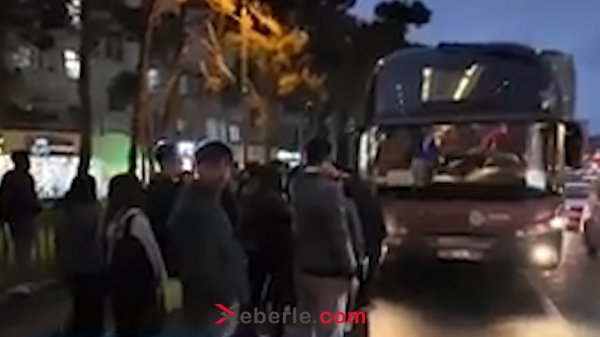 Bakı–Sumqayıt xəttində nəqliyyat böhranı: Sərnişinlər yolda qalır, məsul qurumlar isə hələ də susur (FOTOLAR)