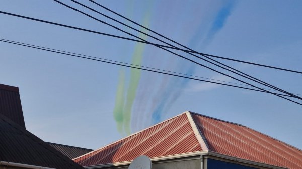 Sumqayıt səmasında möhtəşəm mənzərə: qırıcılar parad istiqamətində uçdu FOTO