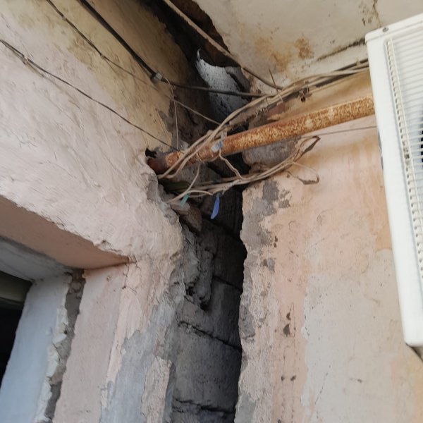 Sumqayıtın 17-ci mikrorayonunda bina qəzalı vəziyyətdədir: Sakinlər həyati təhlükədən narahatdır FOTOLAR