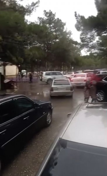 Sumqayıtda məktəb yolu təhlükəyə çevrilib – Səki zəbt olunub, uşaqlar yoldan gedir - VİDEO Sumqayıtda məktəb yolu təhlükəyə çevrilib – Səki zəbt olunub, uşaqlar yoldan gedir - VİDEO