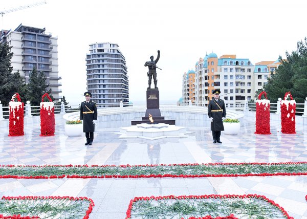 Sumqayıtda 20 Yanvar faciəsinin 36-cı ildönümü ilə əlaqədar anım mərasimi keçirilib - FOTOLAR