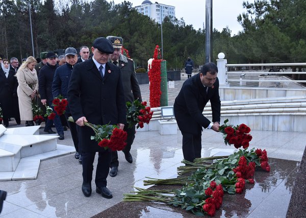 Sumqayıtda 20 Yanvar faciəsinin 36-cı ildönümü ilə əlaqədar anım mərasimi keçirilib - FOTOLAR