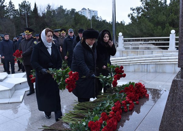 Sumqayıtda 20 Yanvar faciəsinin 36-cı ildönümü ilə əlaqədar anım mərasimi keçirilib - FOTOLAR