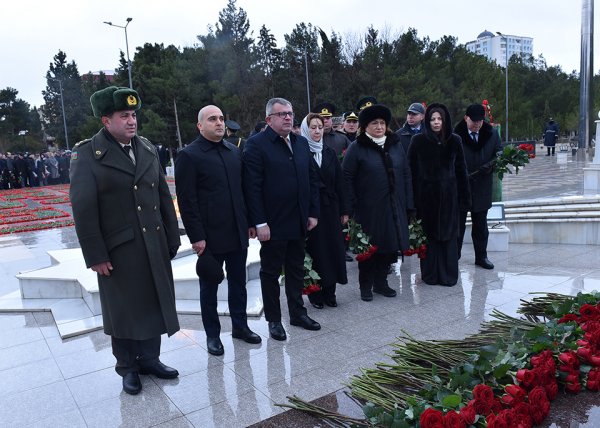 Sumqayıtda 20 Yanvar faciəsinin 36-cı ildönümü ilə əlaqədar anım mərasimi keçirilib - FOTOLAR